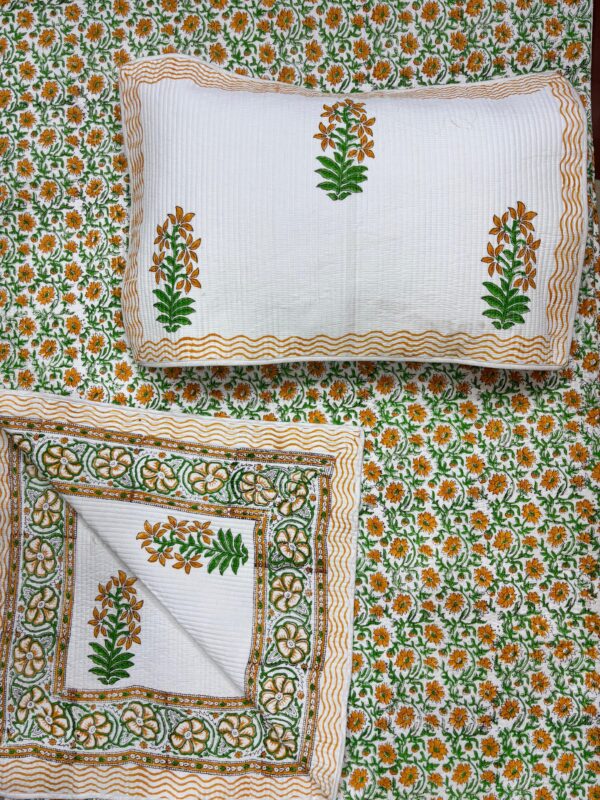 Block Print Comforter With 2 Pillows