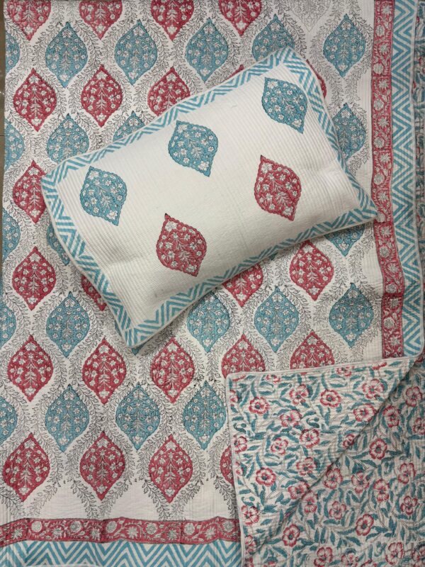 Block Print Comforter With 2 Pillows