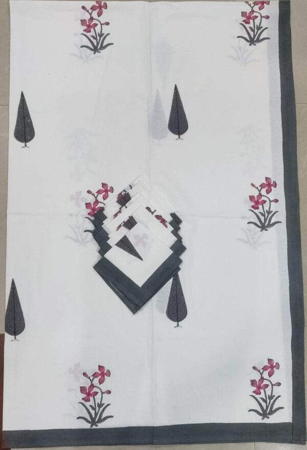 Block Print Table Cover With Six Napkins